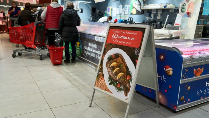 Élő ponty és bio szürkeharcsa az Auchanban