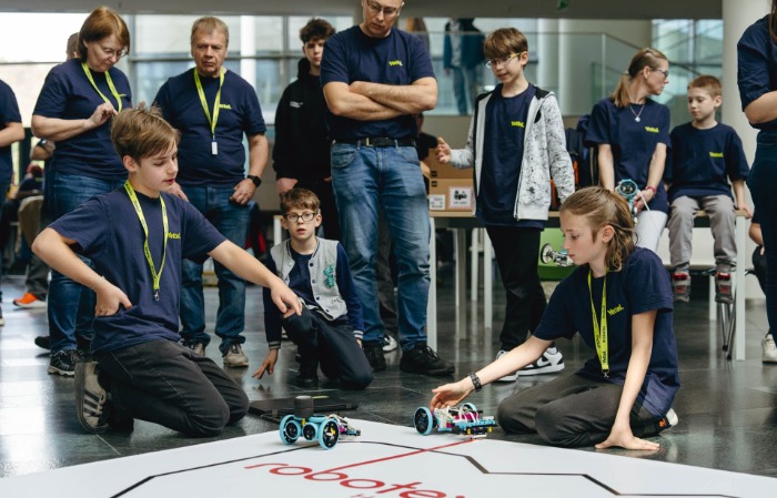 Minden eddiginél nagyobb robotkészletre pályázhatnak az iskolák a Yettel jóvoltából