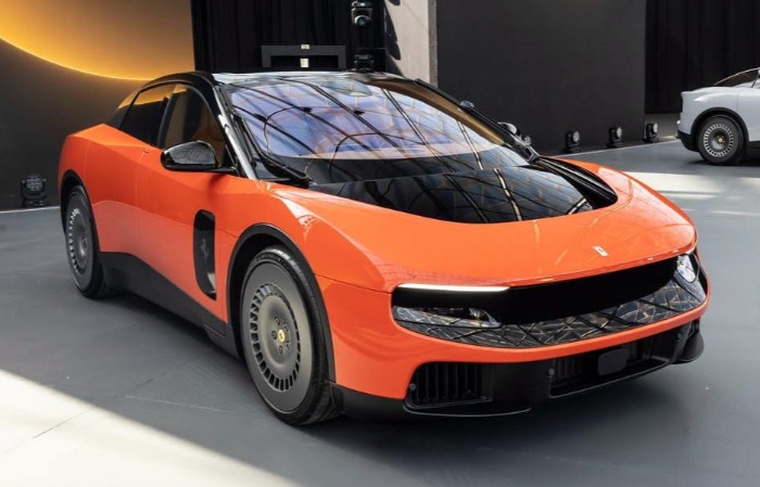 A kritikák és várakozás ellenére jól fogy a Ferrari első elektromos autója, a Luce