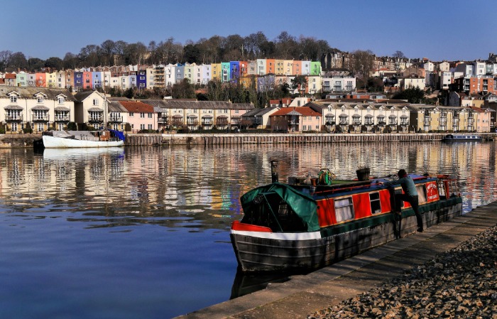 Bristol az első város, amely betiltja a fast fashion márkák reklámjait