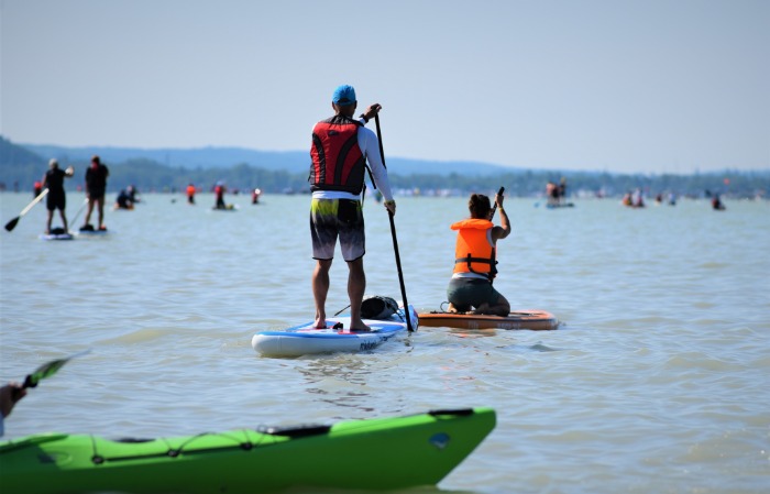 A Yettel újra Balaton-áthúzásra hív: SUP-on szelhető át a tó július 18-án