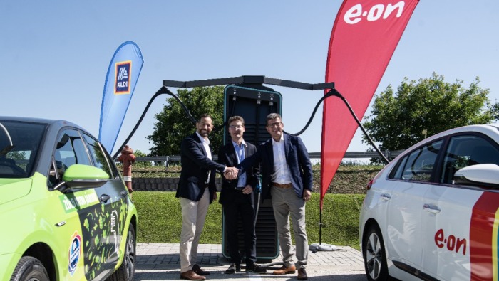 Ultragyors elektromosautó- töltőket telepít az E.ON és az ALDI