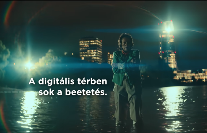 Mit érez, akit becsaptak? – Nyitrai Márton analóg filmes technikával készült TCR-jei az online csalásokról