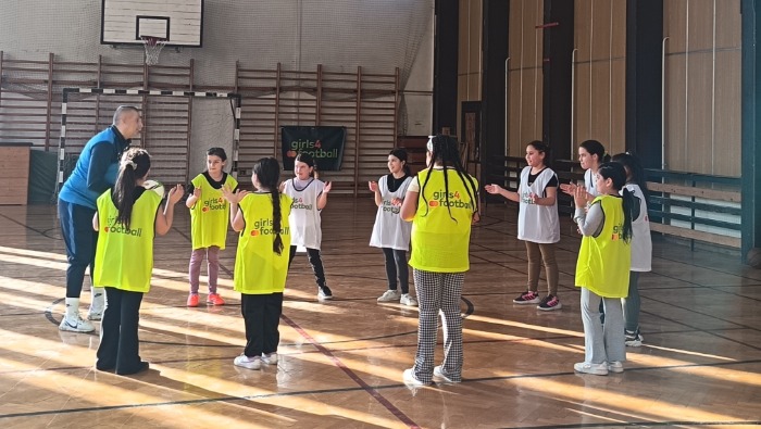 Készségfejlesztő programot indít fiatal lányoknak a Mastercard 