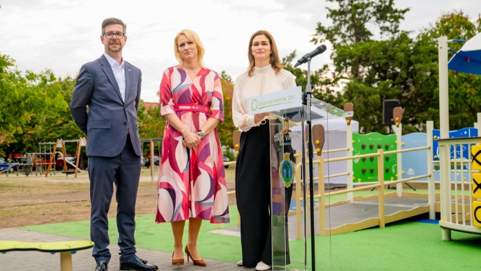 Baján nyílt meg az újabb befogadó játszótér