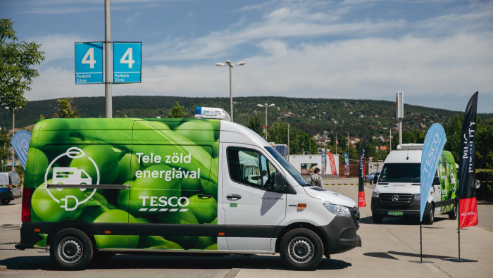 Elektromos kiszállító furgonokat vezetett be a Tesco