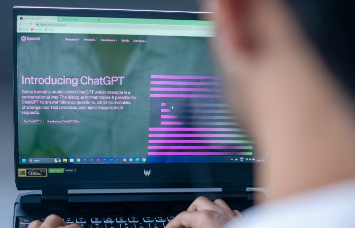 Uniós nyomásra csak gép által olvasható vízjel kerül a ChatGPT-s szövegekre